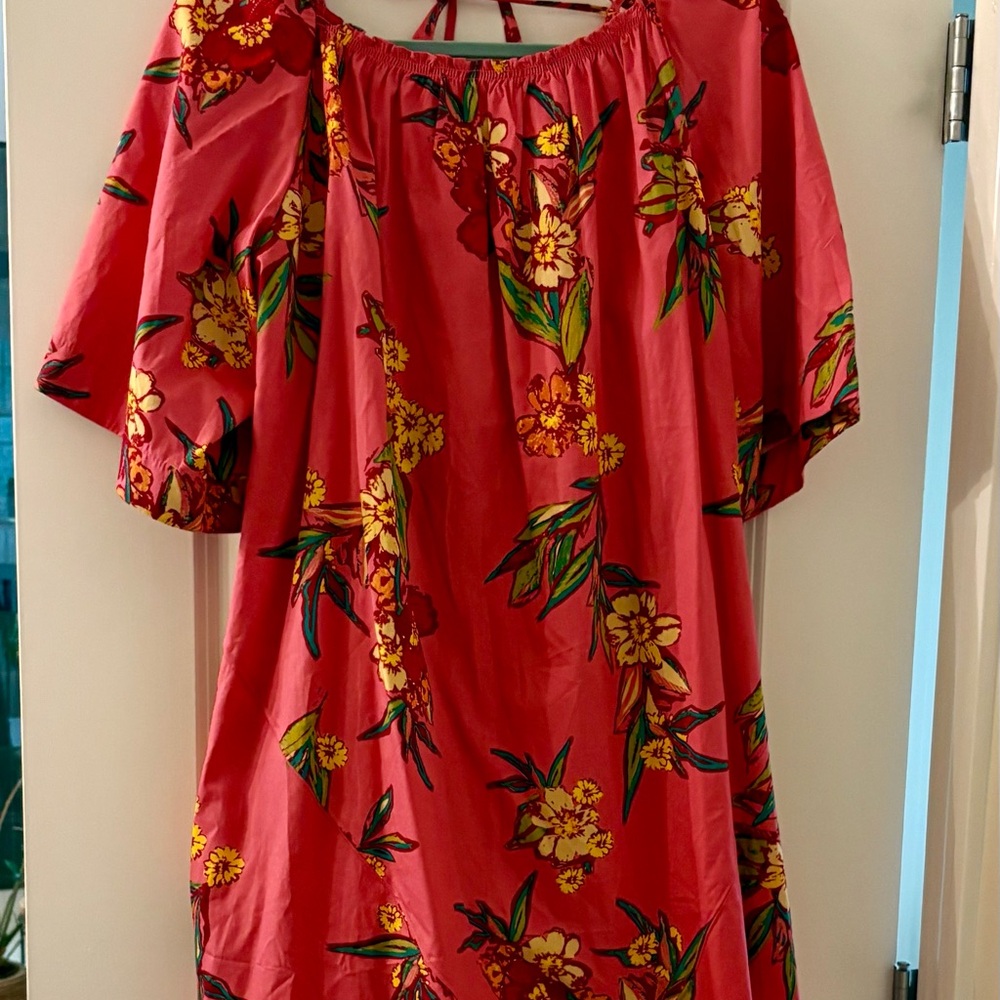 Free People new with tags dress/tunic. Open tie front detail in back.